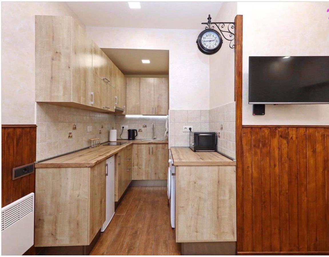 Family Mini-Hotel Martirosyan'S And Tours Yerevan Exterior foto