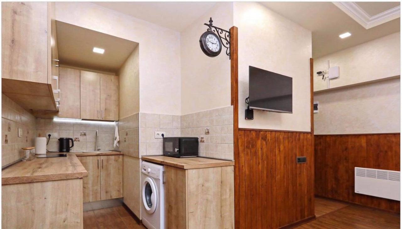 Family Mini-Hotel Martirosyan'S And Tours Yerevan Exterior foto