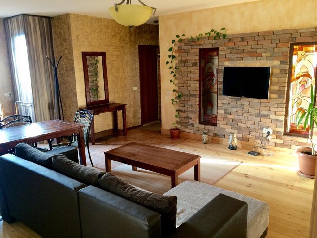 Family Mini-Hotel Martirosyan'S And Tours Yerevan Quarto foto