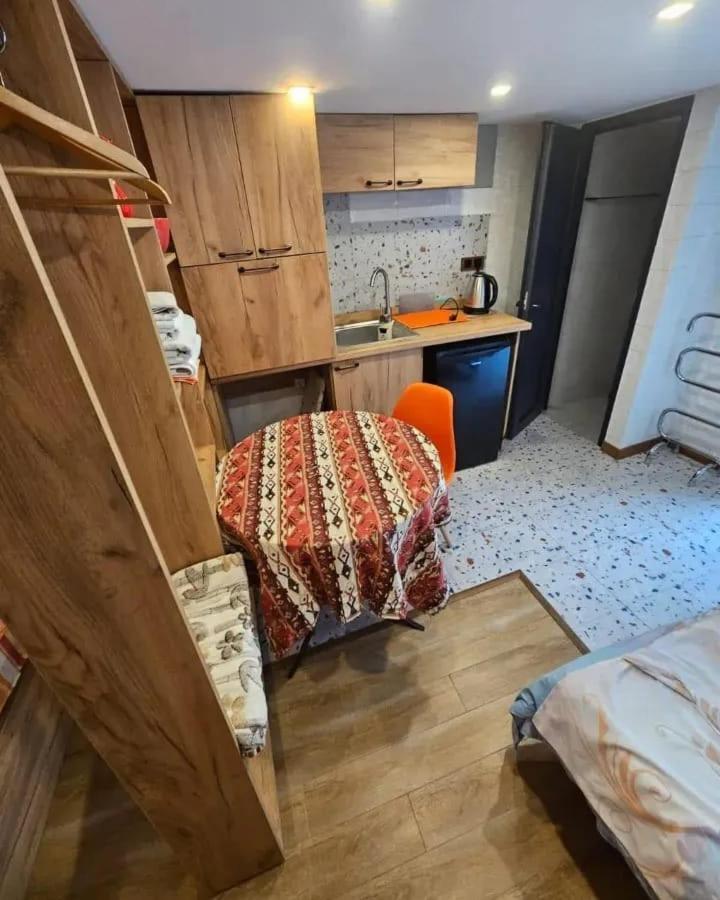 Family Mini-Hotel Martirosyan'S And Tours Yerevan Exterior foto