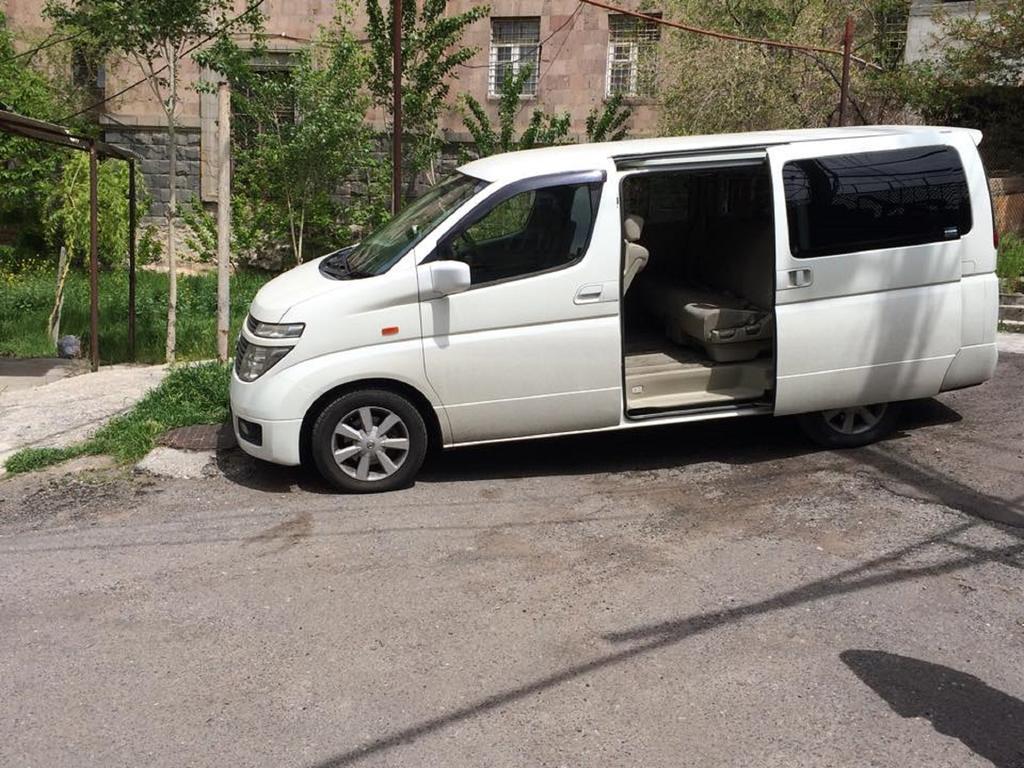 Family Mini-Hotel Martirosyan'S And Tours Yerevan Exterior foto