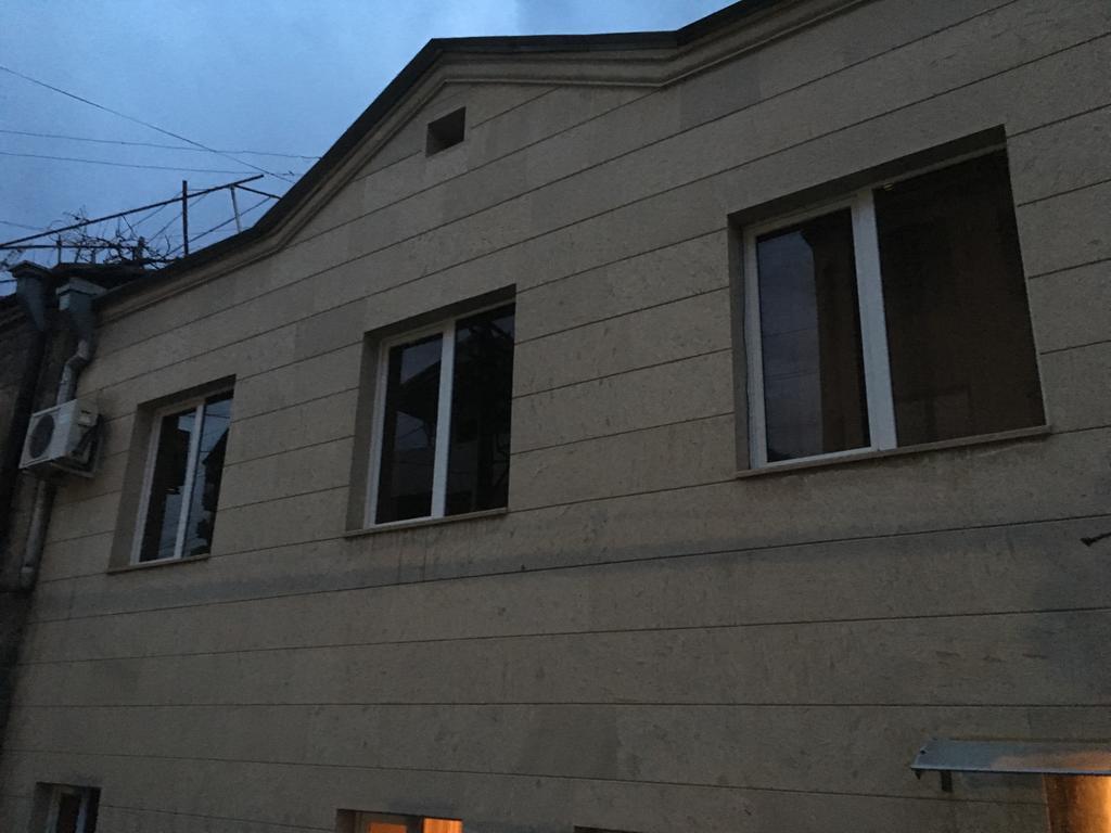 Family Mini-Hotel Martirosyan'S And Tours Yerevan Exterior foto