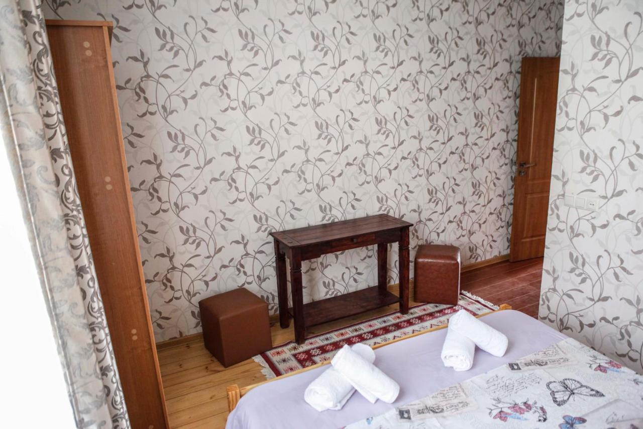 Family Mini-Hotel Martirosyan'S And Tours Yerevan Exterior foto