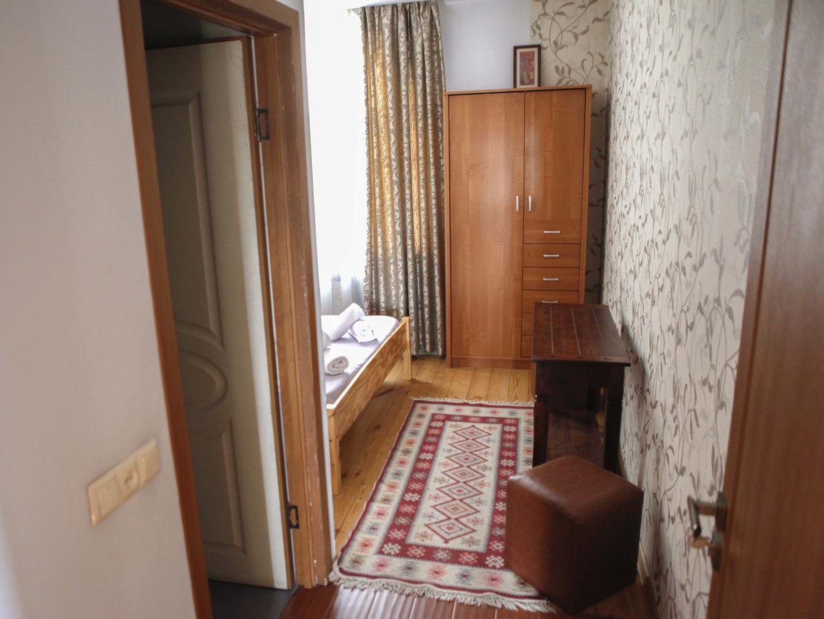 Family Mini-Hotel Martirosyan'S And Tours Yerevan Exterior foto