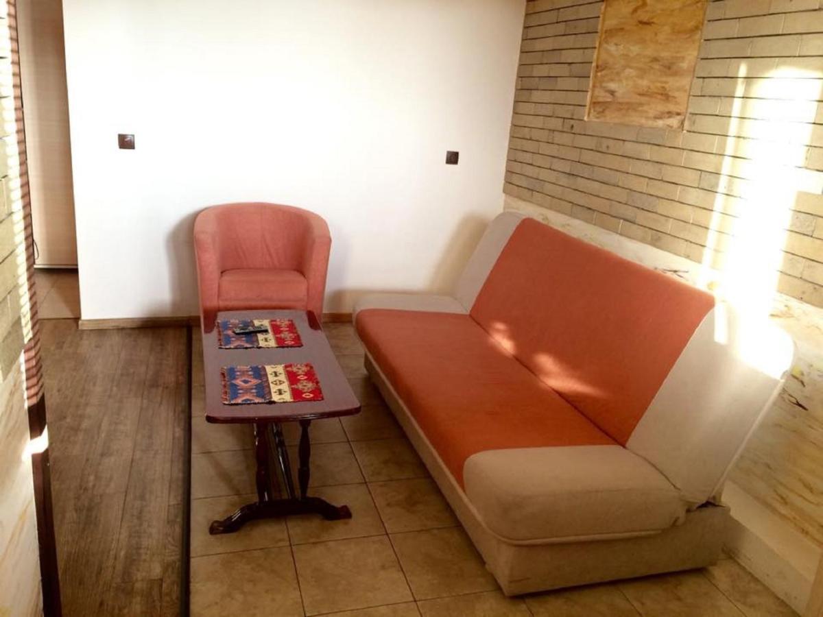 Family Mini-Hotel Martirosyan'S And Tours Yerevan Quarto foto